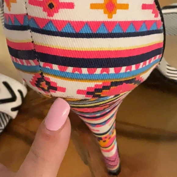 Chinese Laundry Aztec Pattern Stiletto Heel Sandals, Size 9M, Black/White/Multi - Picture 12 of 13